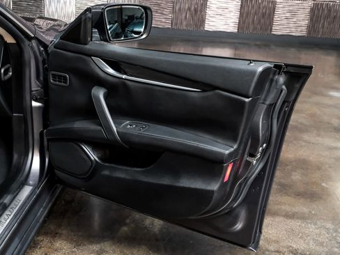 Used 2016 Maserati Ghibli image 51