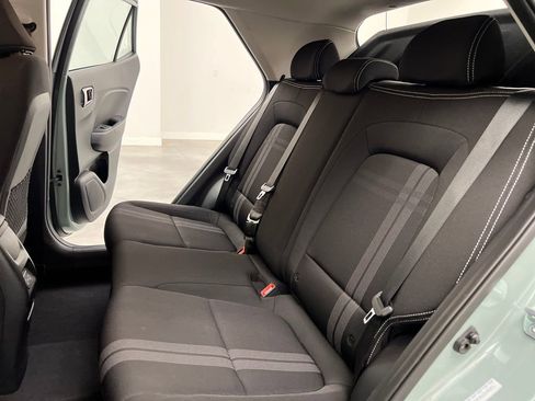 Used 2025 Hyundai Venue SEL FWD image 13