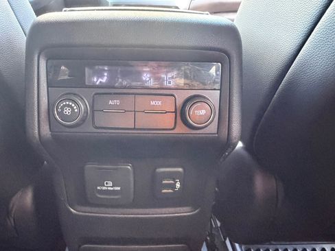 Used 2017 GMC Acadia SLT image 12