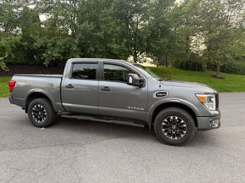 Used 2017 Nissan Titan PRO-4X AWD/4WD image 2