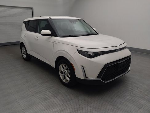Used 2023 Kia Soul LX w/ Option Group 015 FWD image 13