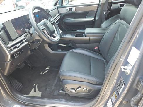 Used 2025 Hyundai Santa Fe SEL FWD image 11