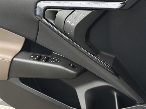 Used 2025 BMW X3 xDrive30i w/ Premium Package image 33