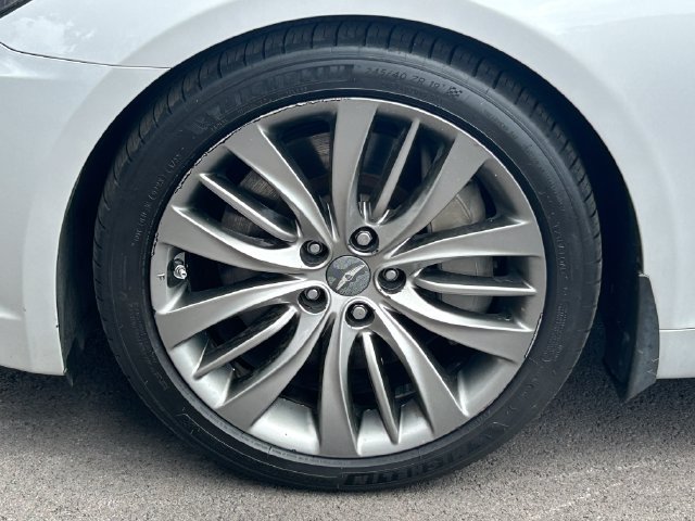 Used 2015 Hyundai Genesis 5.0 RWD image 11
