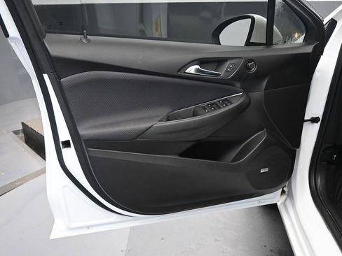 Used 2018 Chevrolet Cruze LT w/ Sun And Sound Package image 23