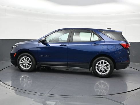 Used 2023 Chevrolet Equinox LS FWD image 2