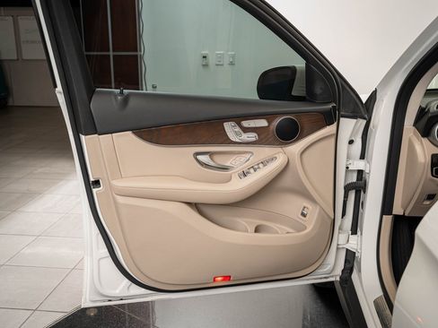 Used 2021 Mercedes-Benz GLC 300 4MATIC image 24