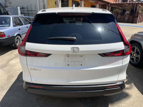 Used 2025 Honda CR-V EX image 3