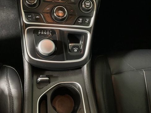 Used 2017 Chrysler 200 Limited Platinum image 30