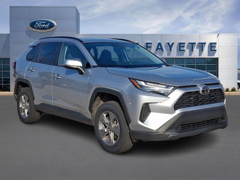 Used 2025 Toyota RAV4 XLE AWD/4WD image 1