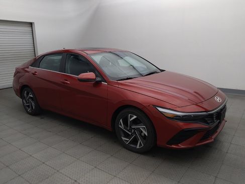 Used 2025 Hyundai Elantra Limited FWD image 11