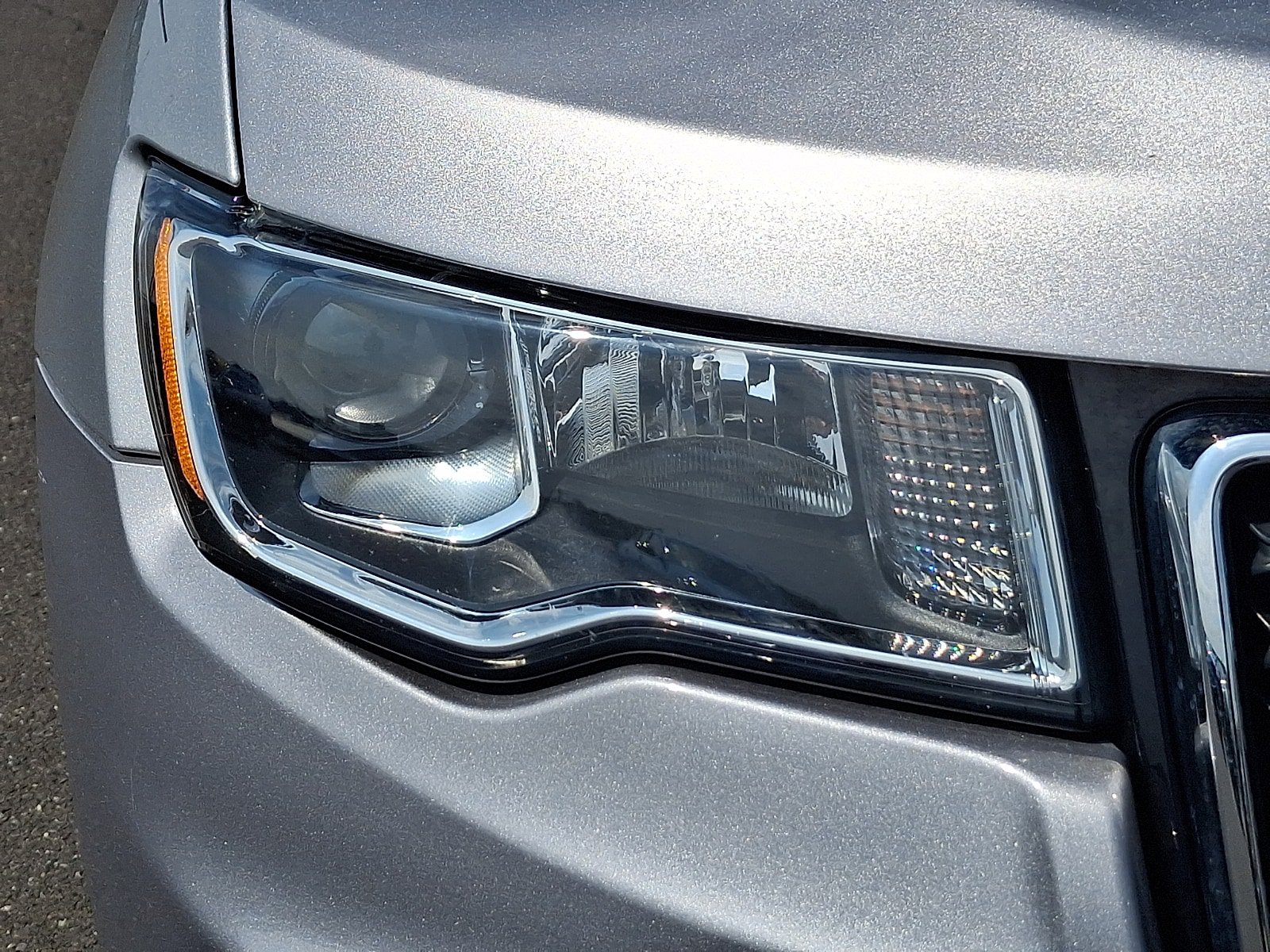 Used 2017 Jeep Grand Cherokee Limited AWD/4WD image 9