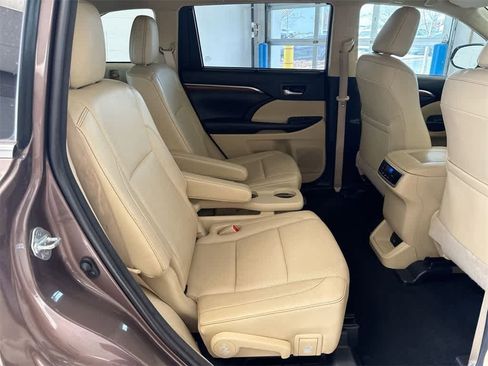 Used 2018 Toyota Highlander Limited image 22