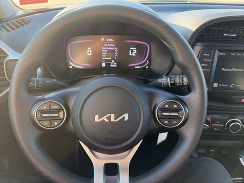 Used 2023 Kia Soul LX w/ LX Technology Package image 12