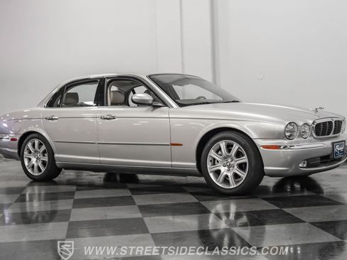 Used 2004 Jaguar XJ8 image 14