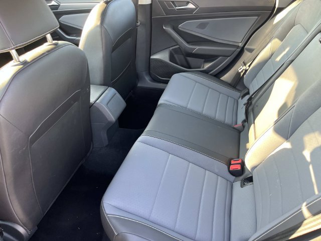 Used 2025 Volkswagen Jetta SE FWD image 18