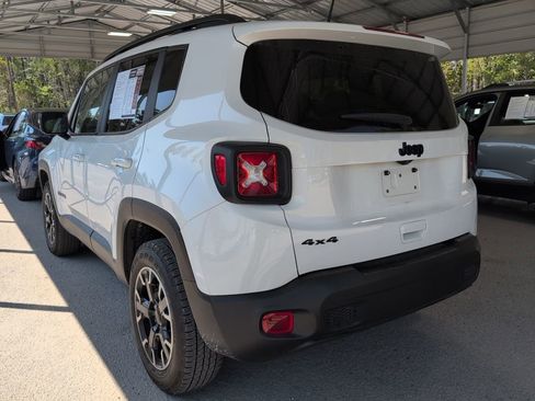 Used 2023 Jeep Renegade Latitude image 4