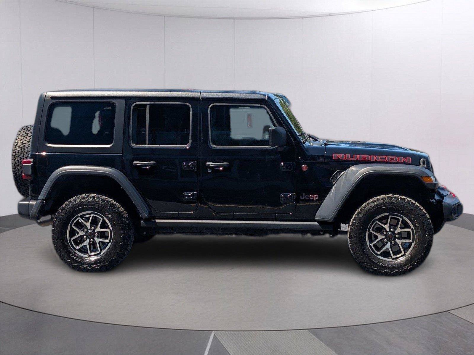 Used 2025 Jeep Wrangler Unlimited Rubicon AWD/4WD image 8