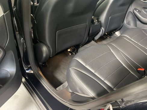 Used 2019 Mercedes-Benz GLC 300 4MATIC image 29