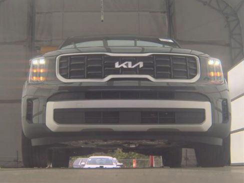 Used 2025 Kia Telluride S FWD image 4