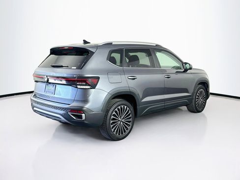 Used 2025 Volkswagen Taos SE FWD image 9