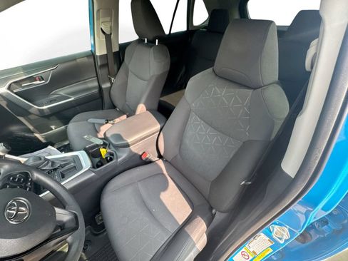 Used 2019 Toyota RAV4 XLE w/ Convenience Package FWD image 13