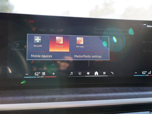 Used 2025 BMW X7 xDrive40i w/ Executive Package image 35