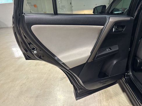 Used 2014 Toyota RAV4 XLE image 32