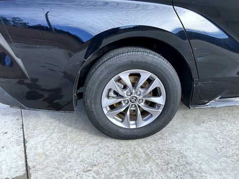 Used 2024 Toyota Sienna LE image 24