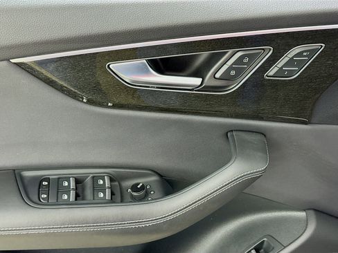 Used 2023 Audi Q8 Premium Plus w/ Premium Plus Package image 22