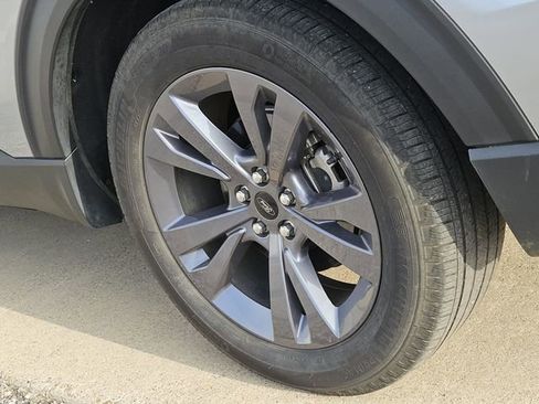 Used 2024 Ford Explorer XLT w/ Equipment Group 202A RWD image 11