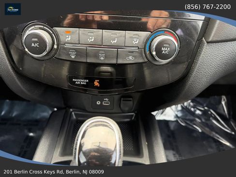 Used 2018 Nissan Rogue S AWD/4WD image 26