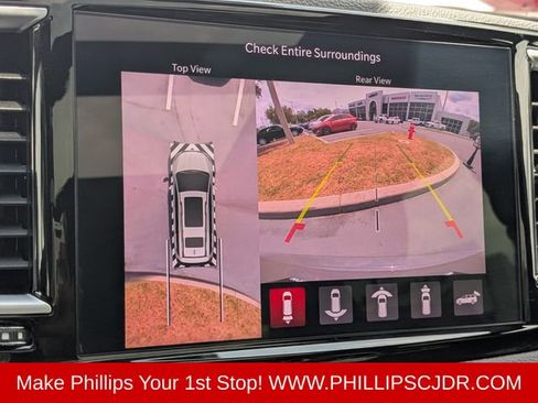 Used 2025 Chrysler Pacifica Premium FWD image 20