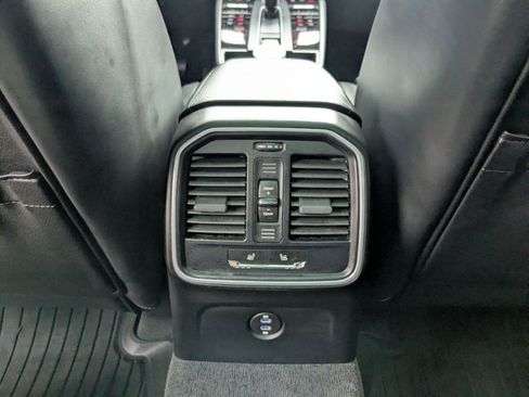 Used 2023 Porsche Macan Turbo AWD/4WD image 18