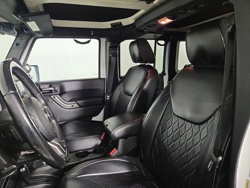 Used 2018 Jeep Wrangler Unlimited Sahara w/ Dual Top Group image 13