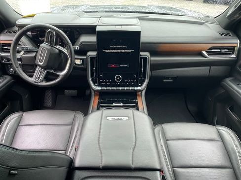 Used 2025 GMC Yukon Denali AWD/4WD image 23