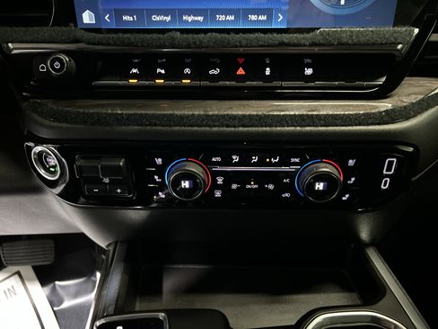 Used 2023 Chevrolet Silverado 1500 LTZ w/ LTZ Premium Package image 21