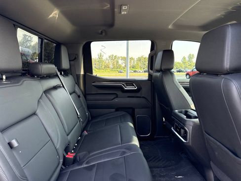 Used 2022 Chevrolet Silverado 1500 LTZ w/ LTZ Convenience Package II AWD/4WD image 8