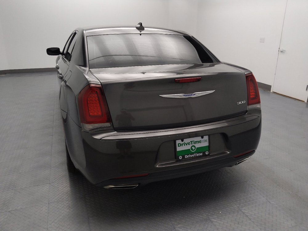 Used 2019 Chrysler 300 Touring w/ Sport Appearance Package RWD image 6