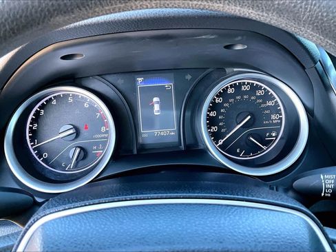 Used 2021 Toyota Camry LE image 19