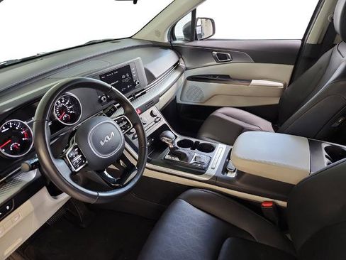 Used 2023 Kia Carnival LX FWD image 11