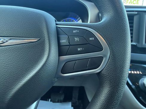 Used 2018 Chrysler Pacifica Touring Plus w/ Tire & Wheel Group image 32