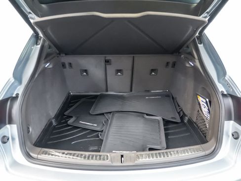 Certified 2023 Porsche Macan AWD/4WD image 31