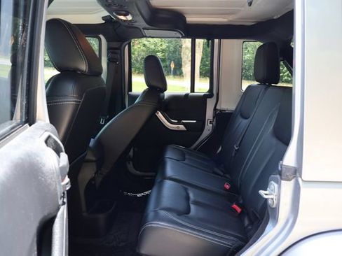 Used 2015 Jeep Wrangler Unlimited Sahara AWD/4WD image 14