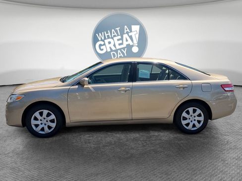 Used 2010 Toyota Camry LE FWD image 7