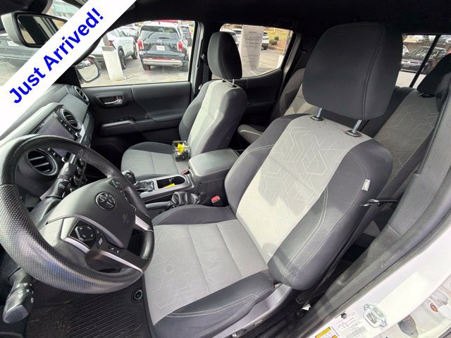Used 2021 Toyota Tacoma TRD Off-Road AWD/4WD image 39