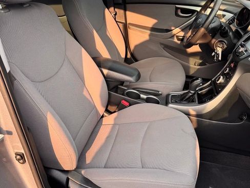 Used 2014 Hyundai Elantra SE w/ Option Group 02 FWD image 11