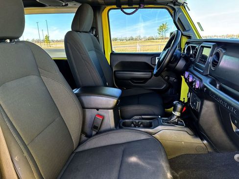 Used 2023 Jeep Wrangler Sport image 23