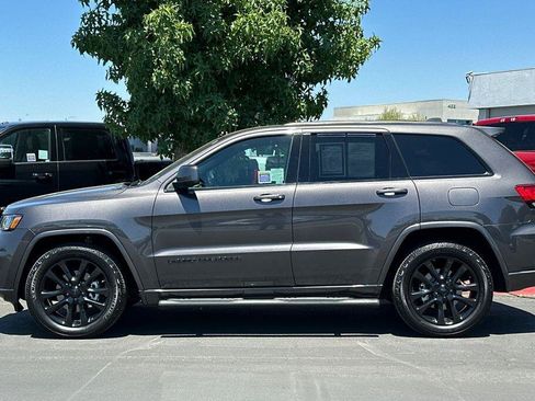 Used 2020 Jeep Grand Cherokee Altitude RWD image 7