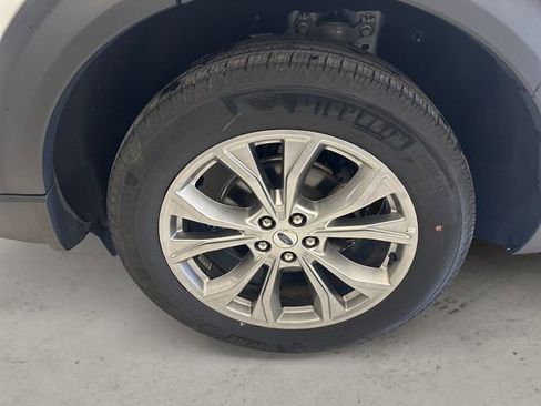Used 2023 Ford Explorer Limited image 14